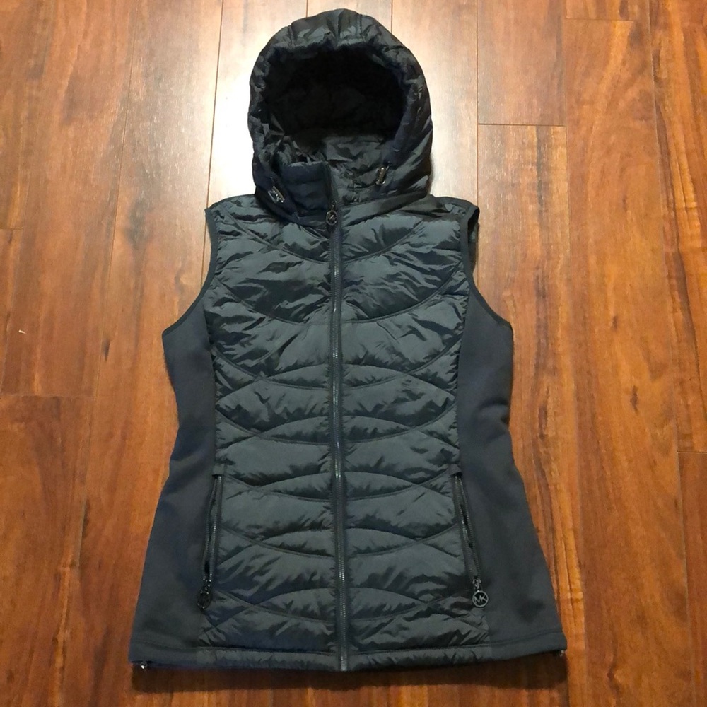 MICHAEL KORS grey puffer vest with hood